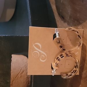 Plunder leopard earrings